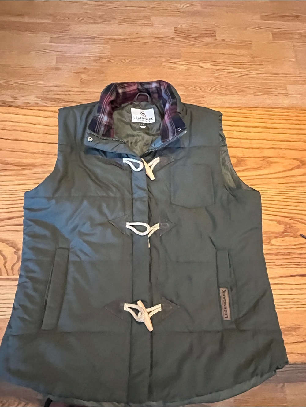 Legendary Whitetails Olive Puffer Vest with Plaid Lining collar size L